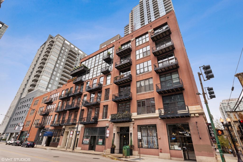 300 W Grand Ave #302, Chicago, IL 60654