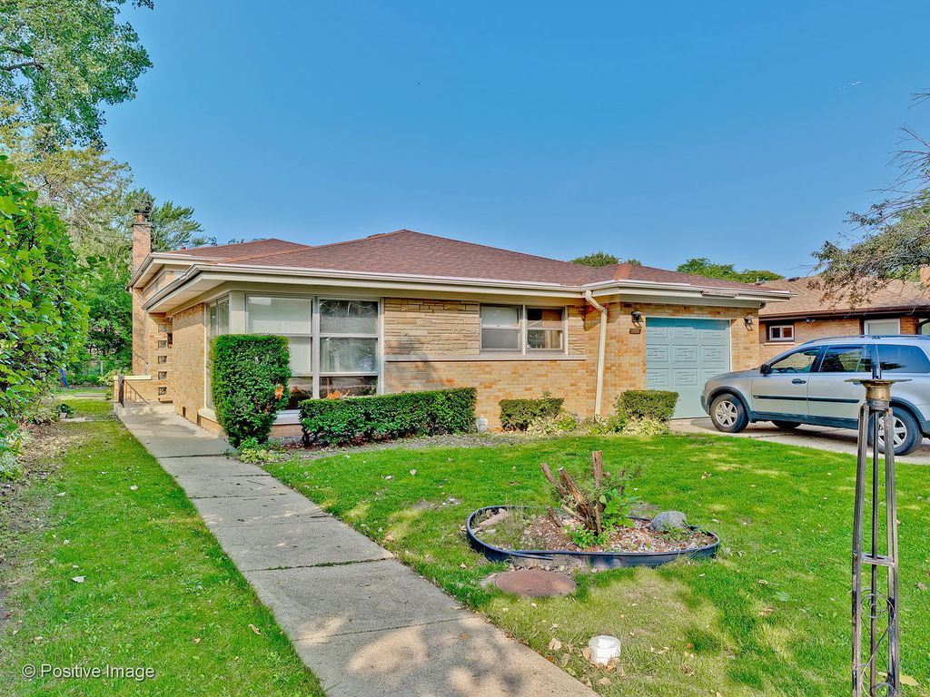 9244 N Tripp Ave, Skokie, IL 60076