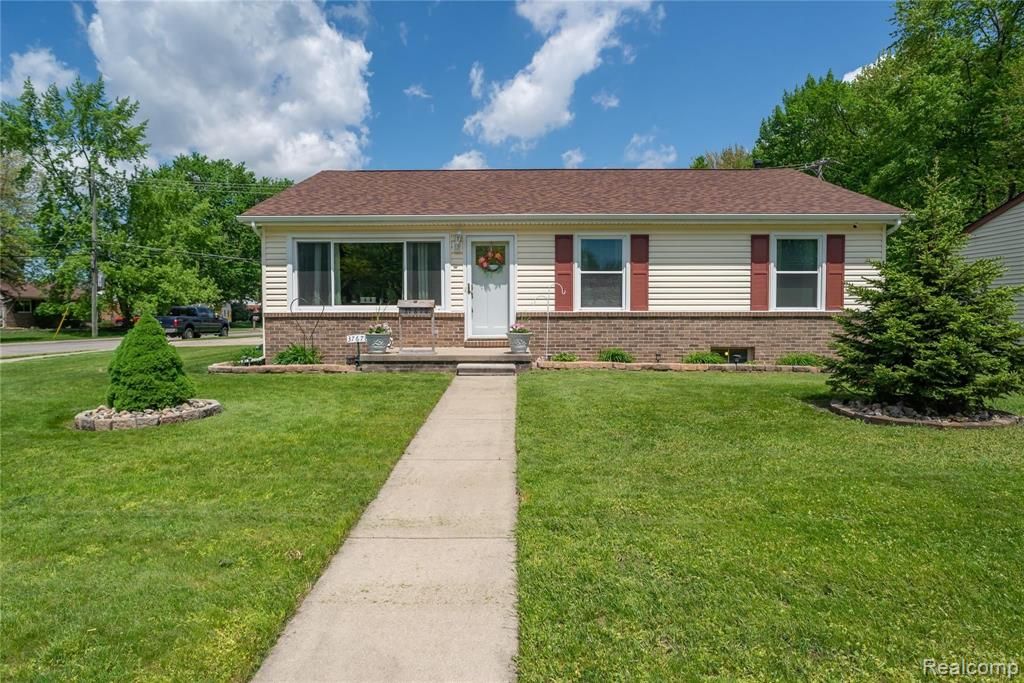 37678 Palmer Rd, Westland, MI 48186 See Est. Value, Schools & More