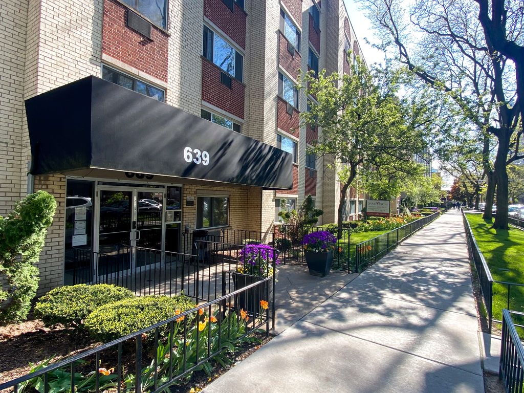 639 W Grace St, Chicago, IL 60613