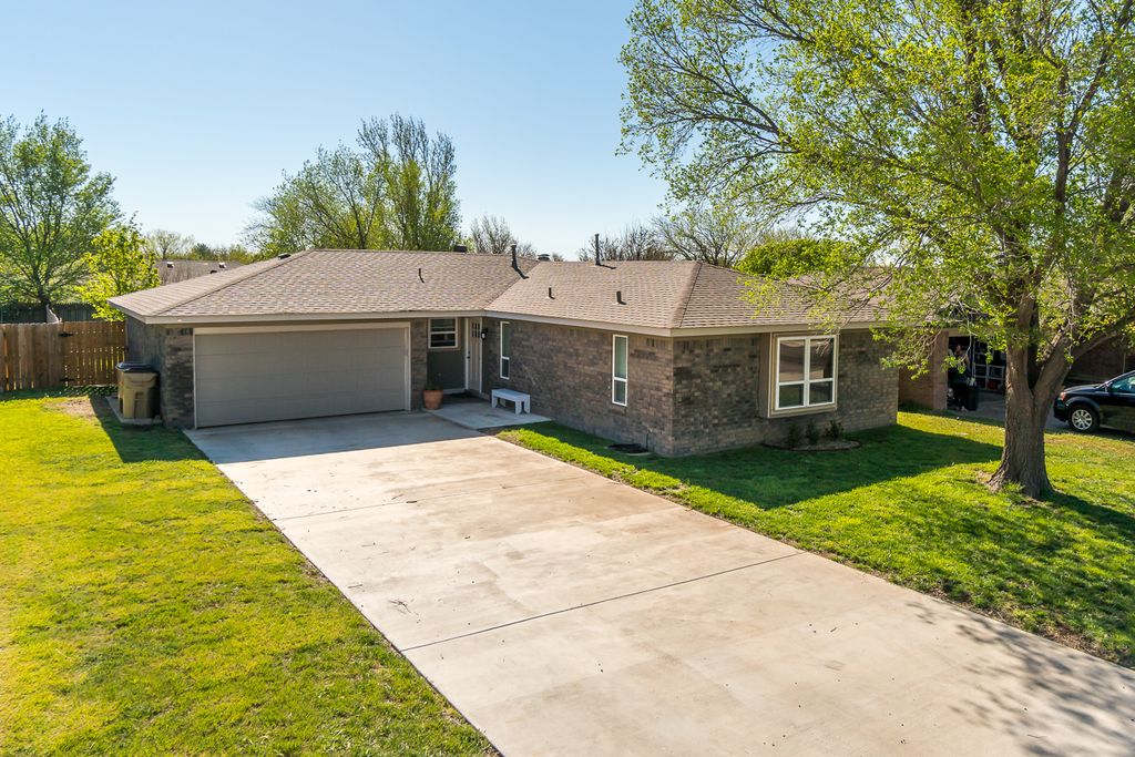 48 Summit Dr, Canyon, TX - 3 Bed, 2 Bath Single-Family Home - 44 Photos