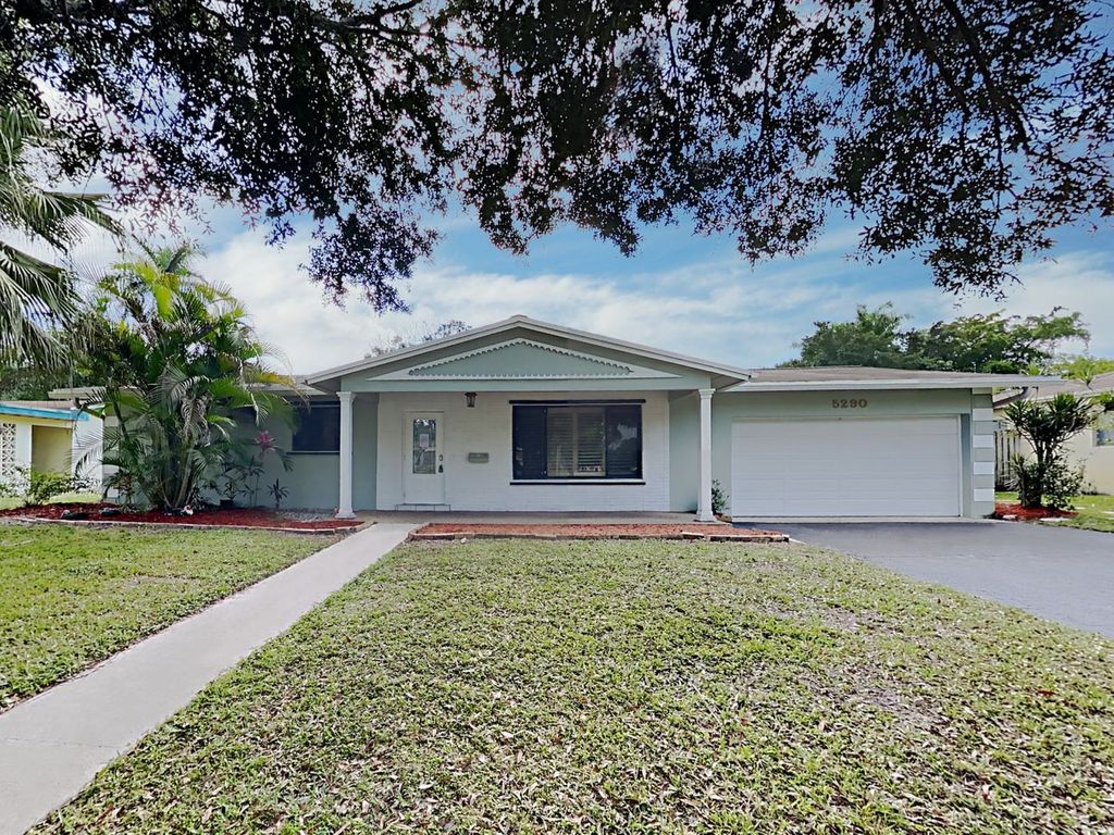 5290 SW 5th St, Plantation, FL 33317