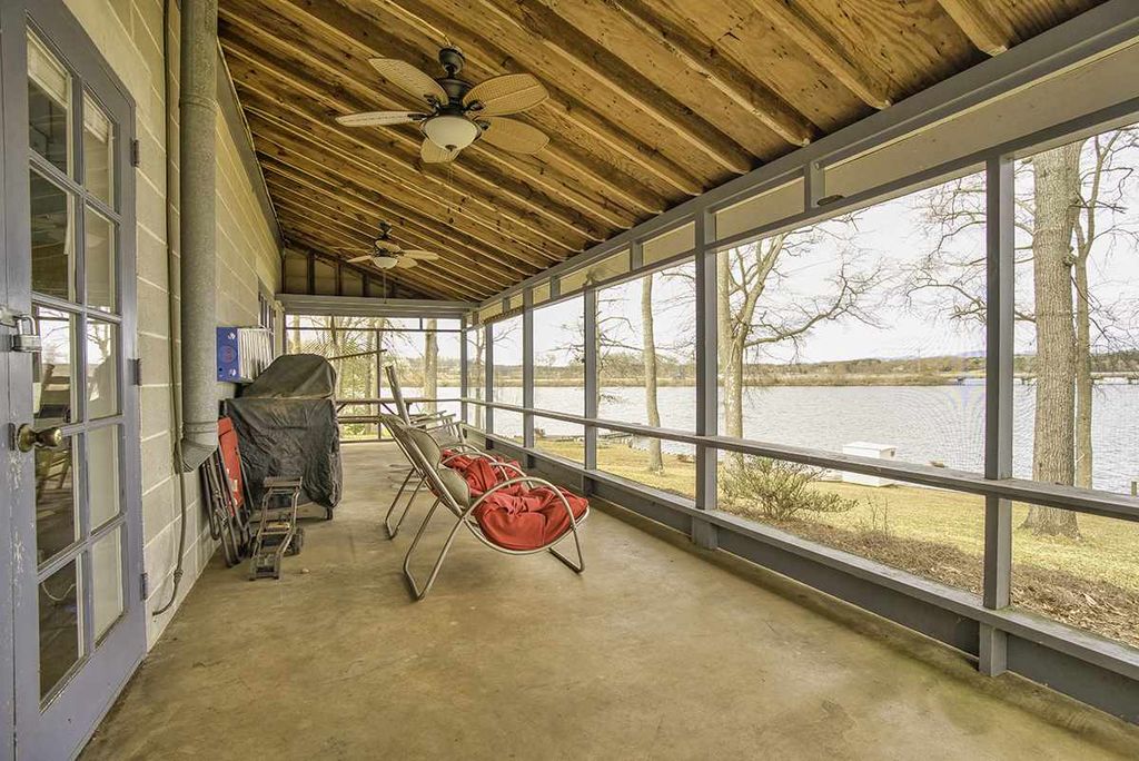 207 Suttles Rd, Inman, SC 29349 - 2 Bed, 1 Bath Single-Family Home