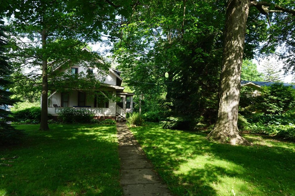 512 S  Summit St, Iowa City, IA 52240