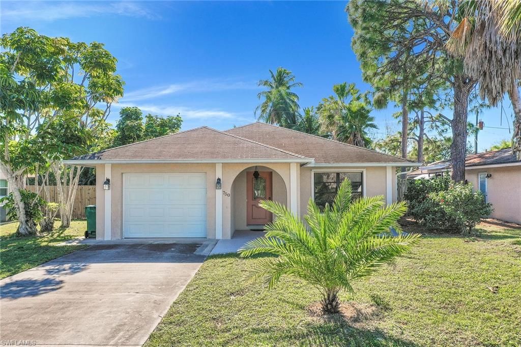 750 99th Ave N, Naples, FL 34108