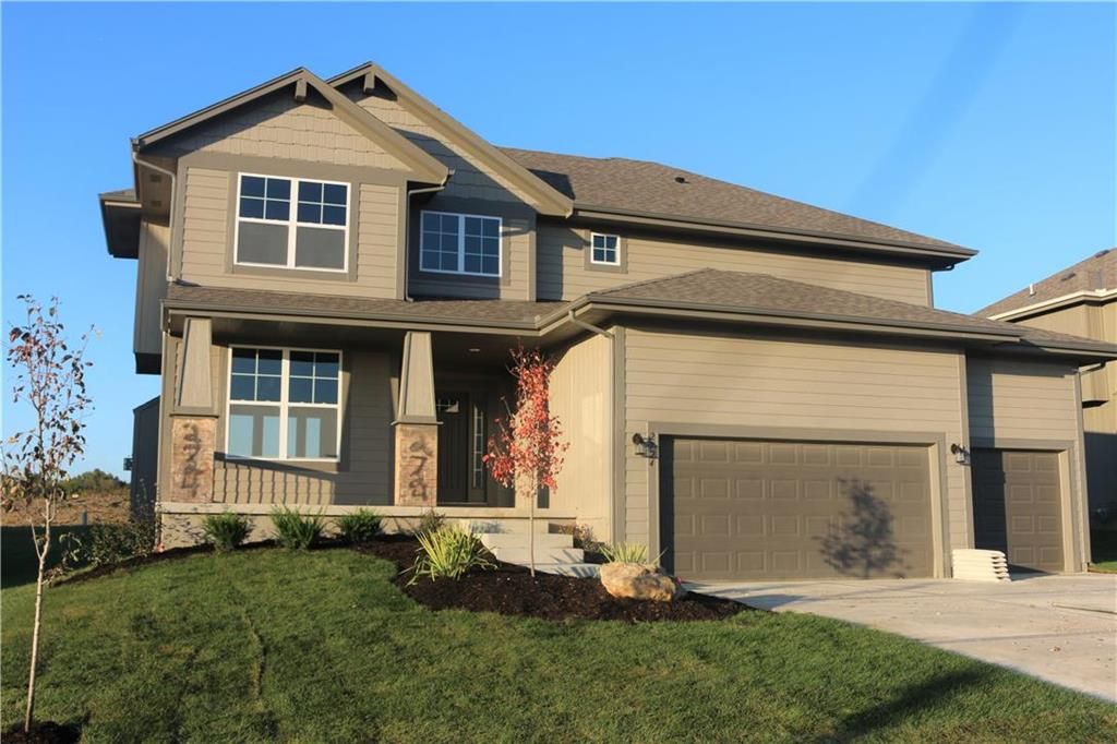 2724 W Concord Dr, Olathe, KS 5 Bed, 4 Bath Single 2724 W Concord Dr, Olathe, KS 5 Bed, 4 Bath Single