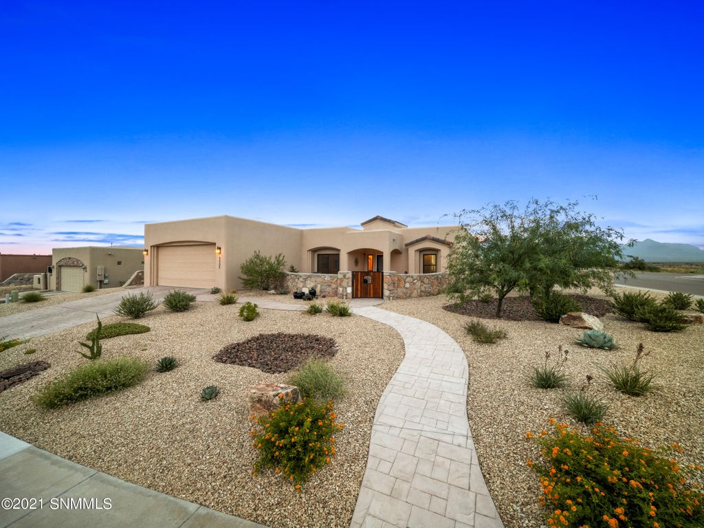 2502 Penasco Pl, Las Cruces, NM 88011