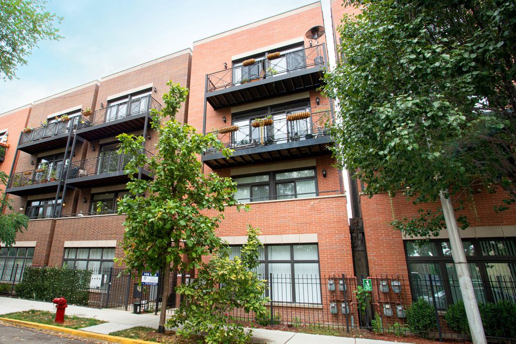 3124 W Walton St #2, Chicago, IL 60622