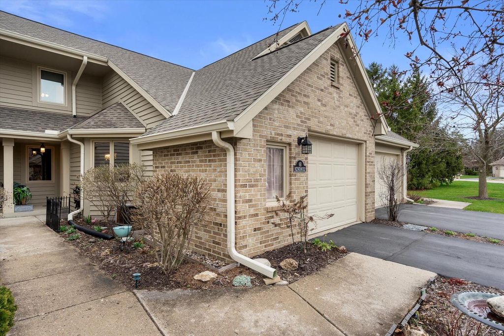 N21W24052 Dorchester DRIVE UNIT 6B, Pewaukee, WI 53072 MLS 1870988