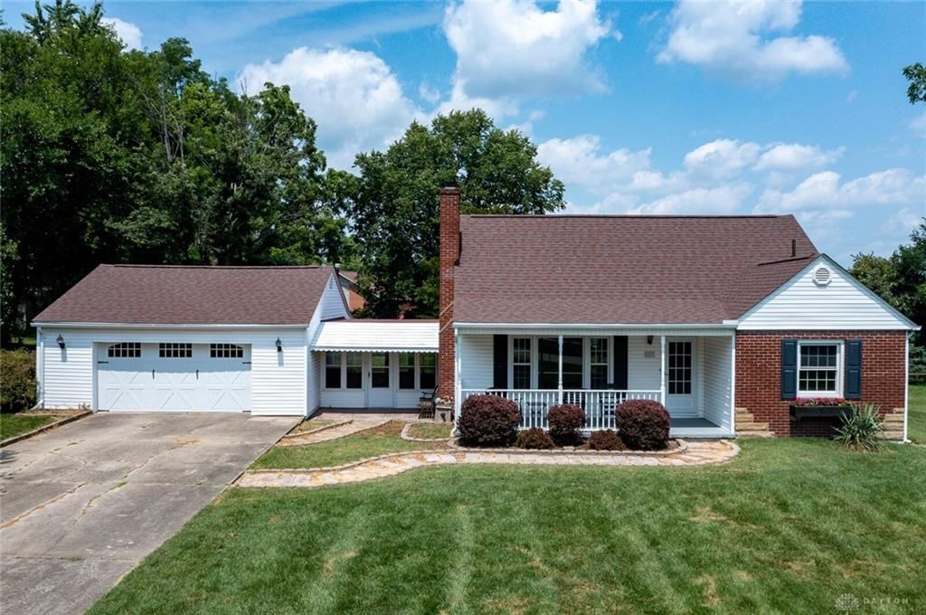 17 W Blossom Hill Rd, Dayton, OH 45449