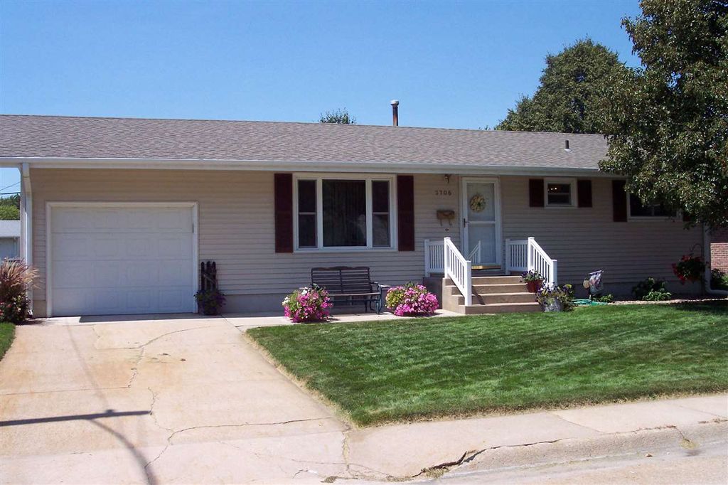 3706 K Ave, Kearney, NE 68847