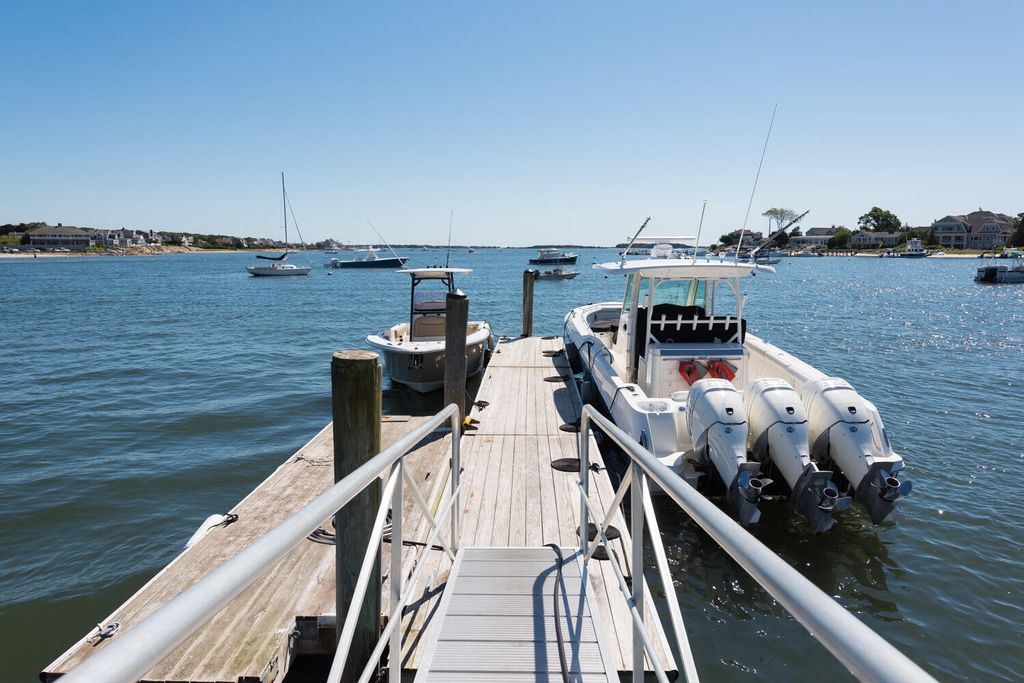 28 Bay Shore Rd, Hyannis, MA 02601