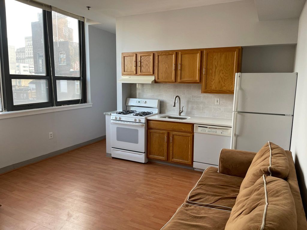 1016 Cherry St #303, Philadelphia, PA 19107