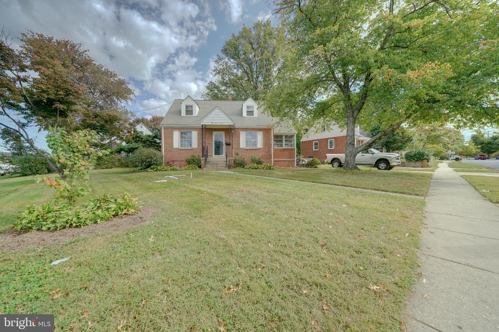 5901 32nd Ave, Hyattsville, MD 20782