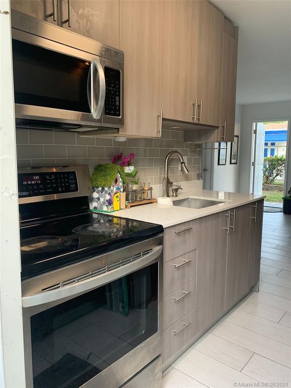 827 NW 12th Ave, Fort Lauderdale, FL 33311