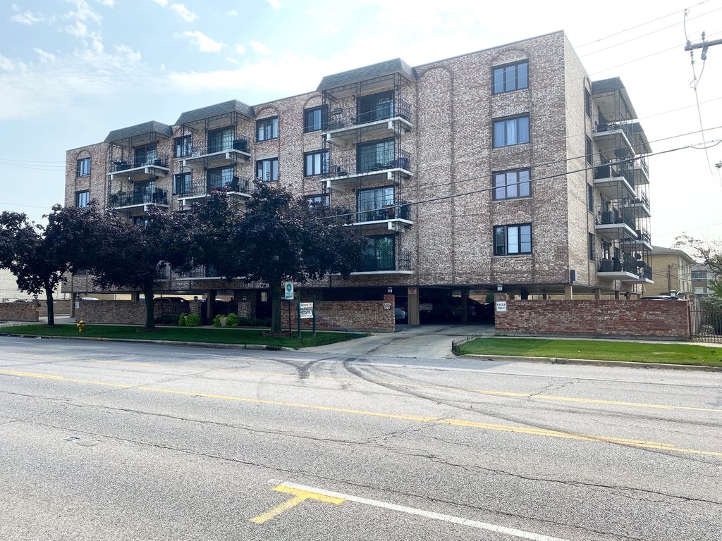 7525 W Lawrence Ave #301, Harwood Heights, IL 60706