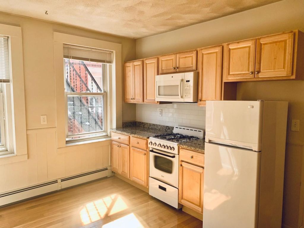 28 Margaret St #11, Boston, MA 02113