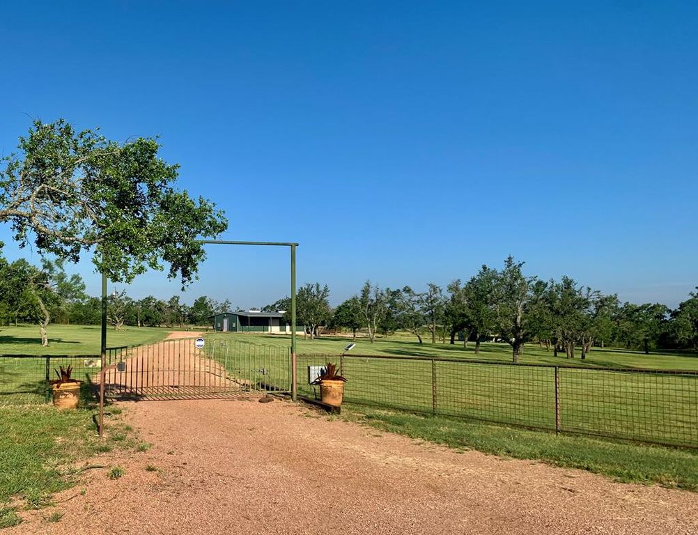350 Gold Schaefer Rd, Fredericksburg, TX 78624