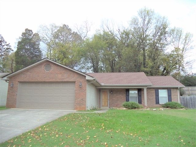 2523 Cinema Dr, Maryville, TN 37804