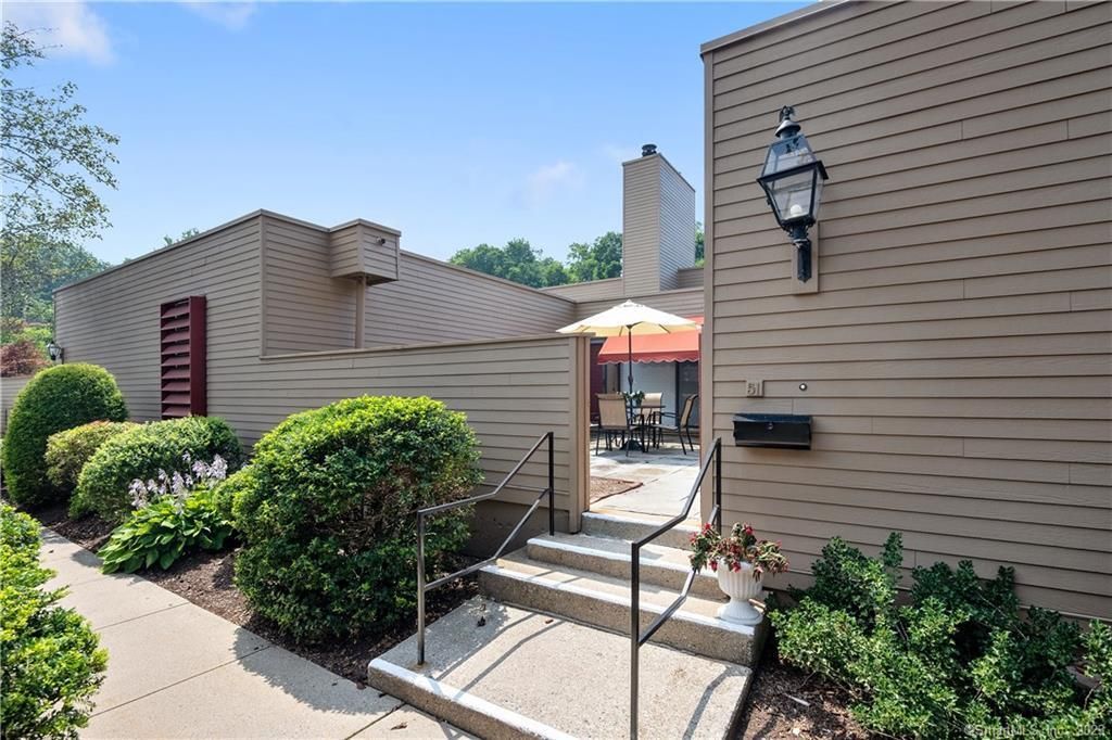 51 Charlton Hill Road #51, Hamden, CT 06518