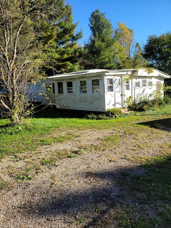208 E Fenton St, Union City, MI 49094