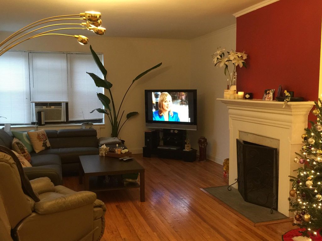 150 S Middle Neck Rd #2EE, Great Neck, NY 11021