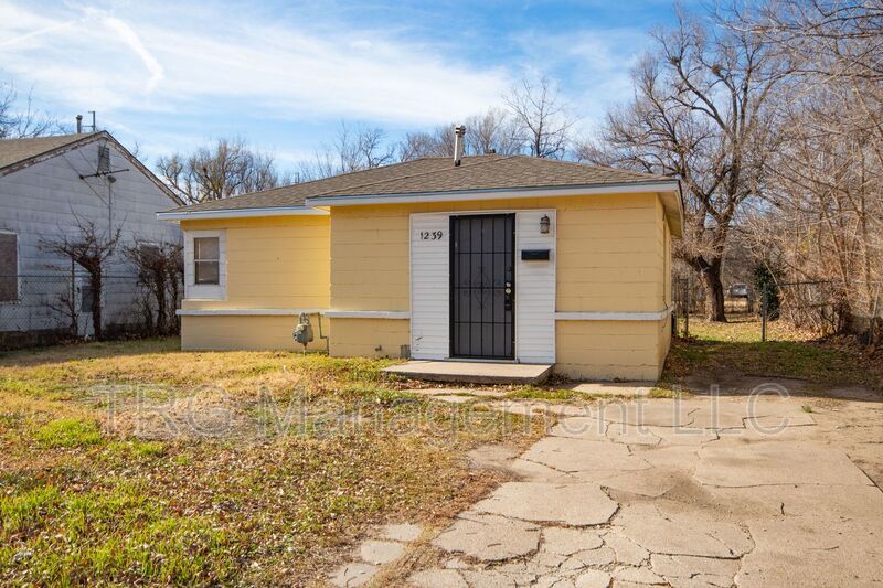 1239 N Piatt Ave, Wichita, KS 67214