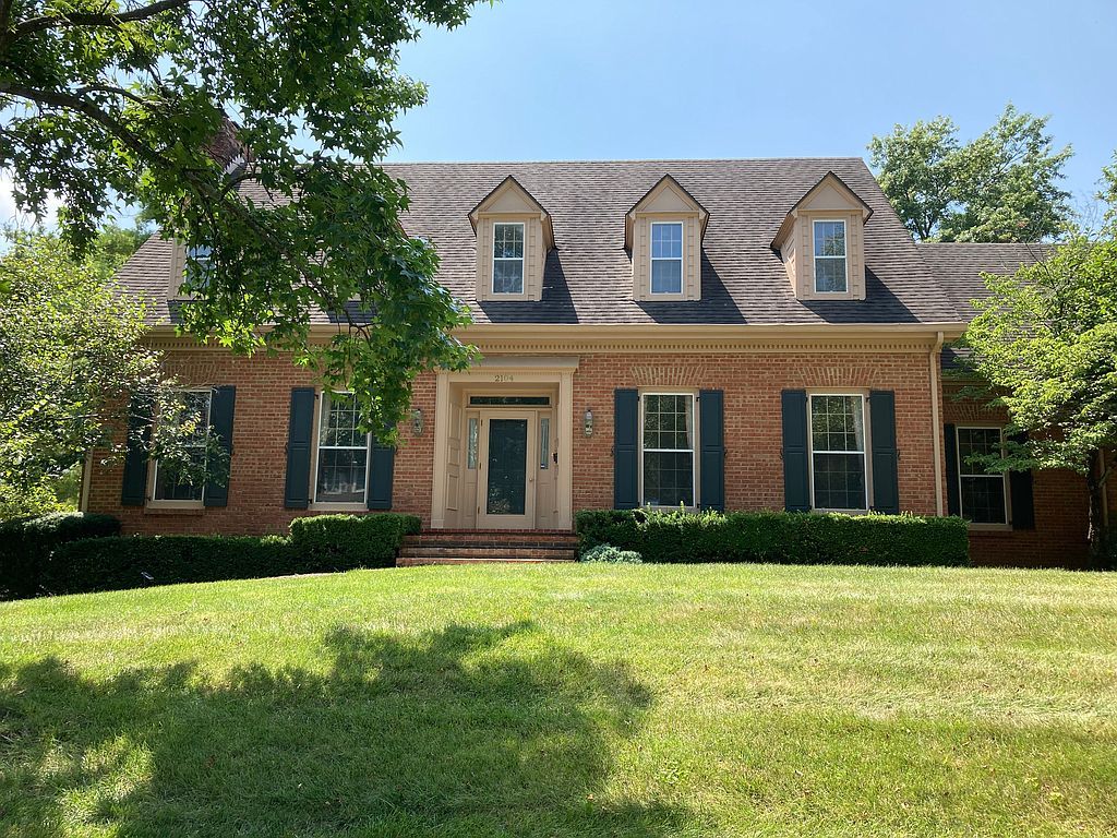 2104 Woodmont Dr, Lexington, KY 40502