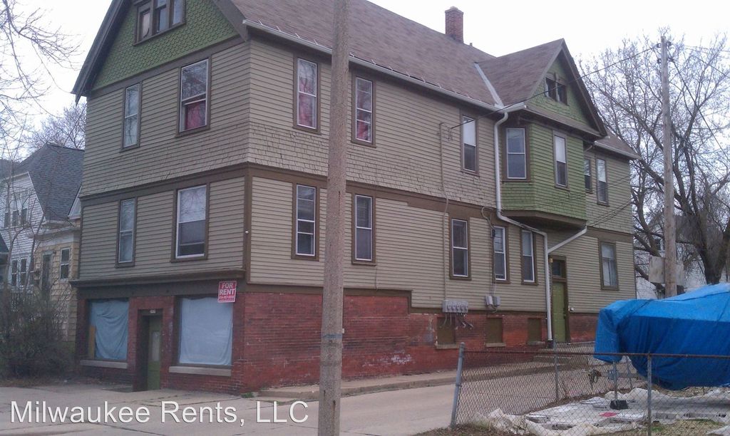 2620 N  Weil St #3, Milwaukee, WI 53212