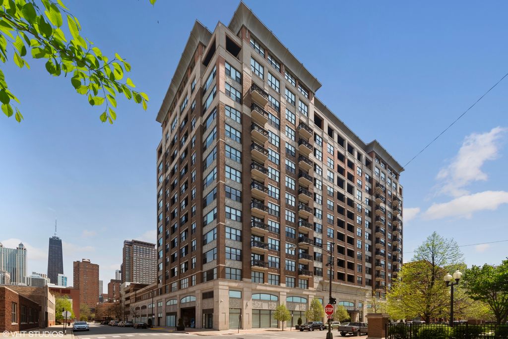 849 N Franklin St #1002, Chicago, IL 60610