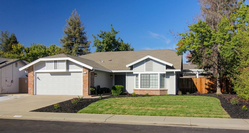 New Apartments On East Roseville Parkway for Large Space