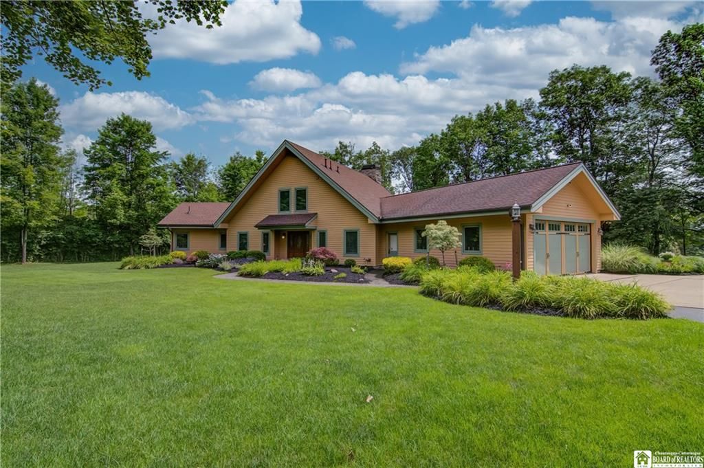 6 Topo Ln, Jamestown, NY 14701