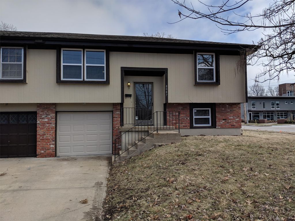8087 Robinson St, Overland Park, KS 66204