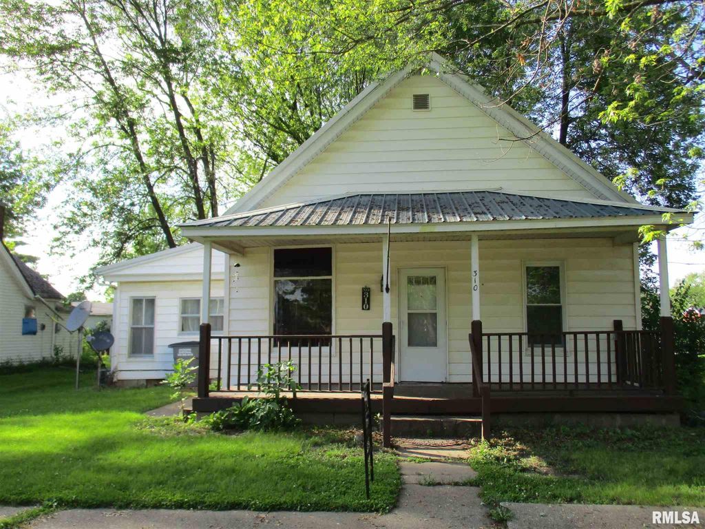 310 W South St, Colchester, IL 62326