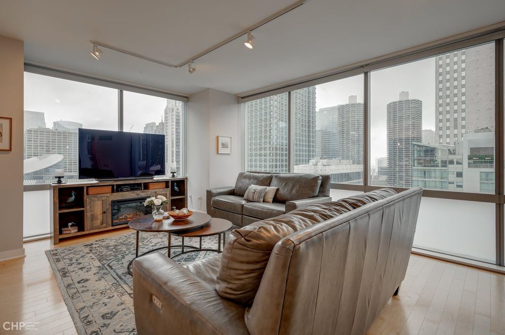 8 E Randolph St, Chicago, IL 60601