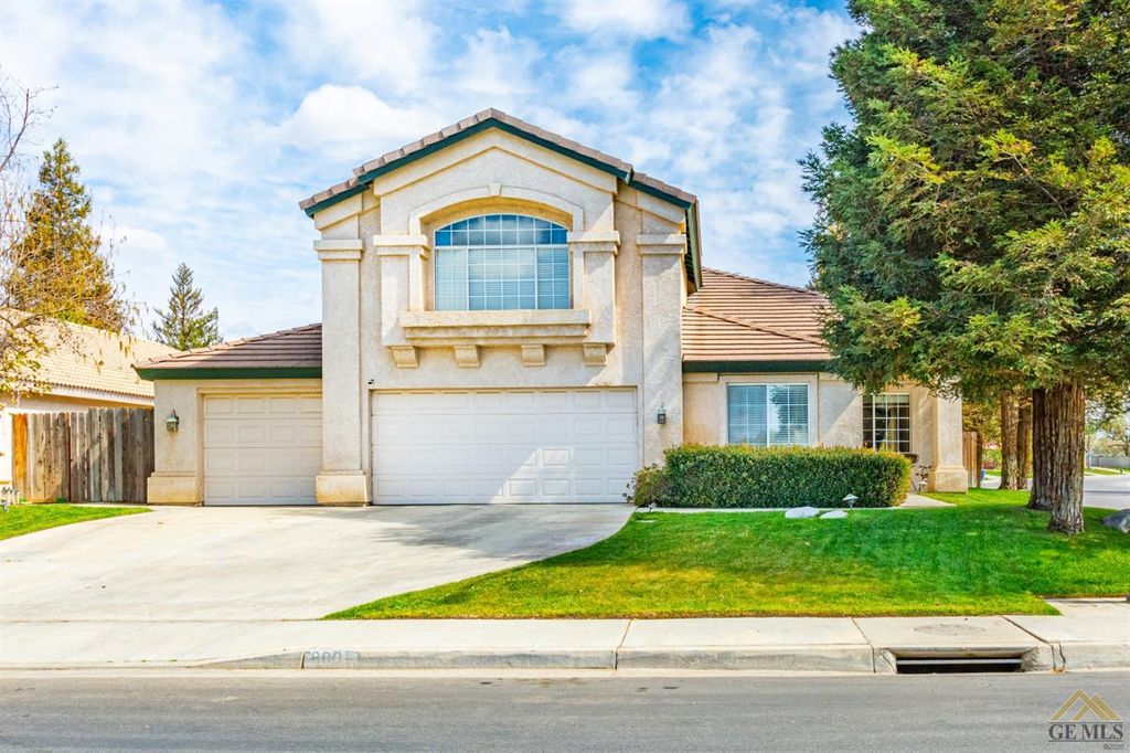 800 Loch Lloyd Ln, Bakersfield, CA 93312