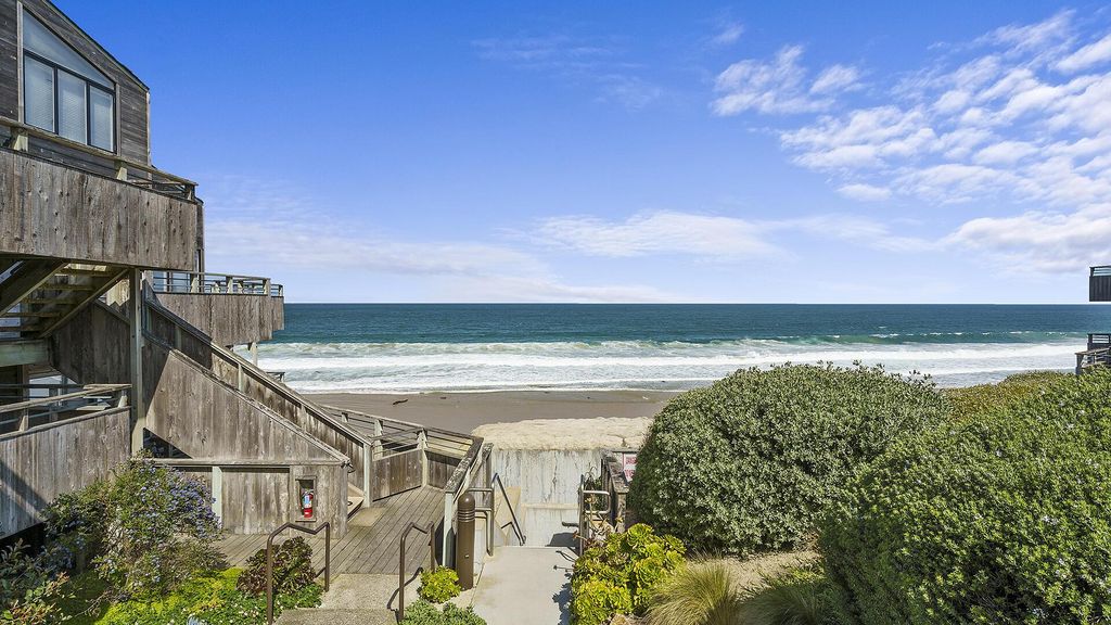 1 Surf Way #111, Monterey, CA 93940