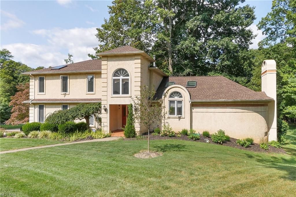 2837 Forest View Dr, Akron, OH 44333