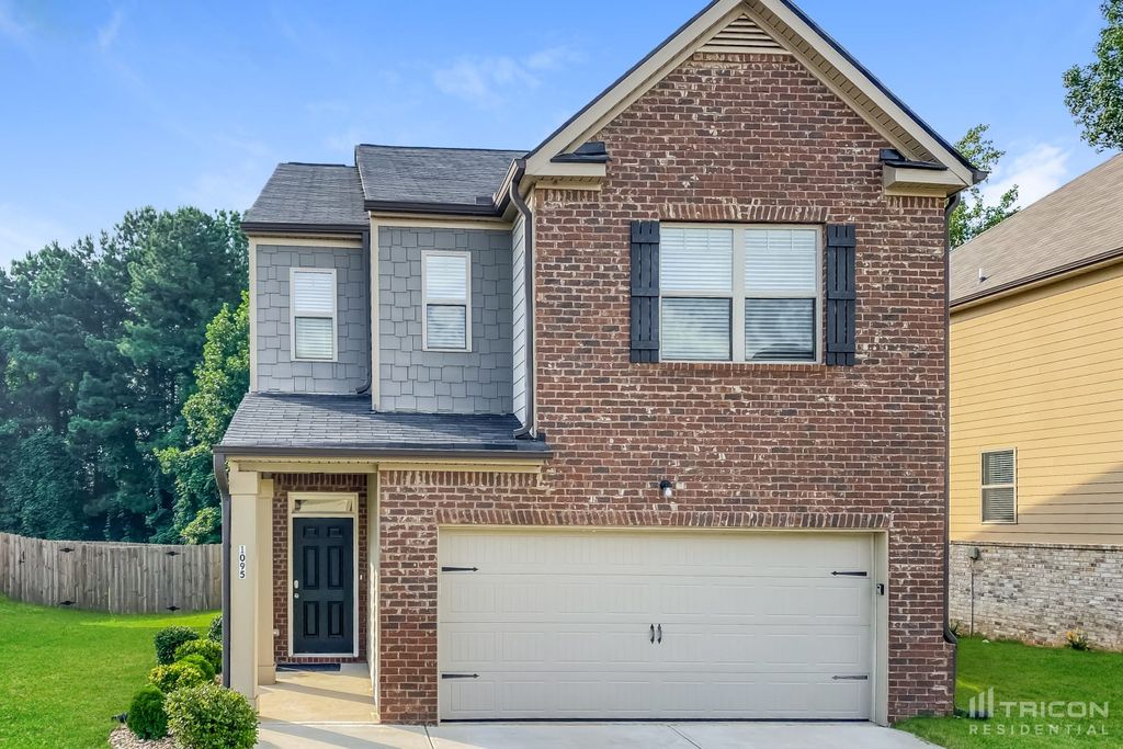 1095 Lear Dr, Locust Grove, GA 30248