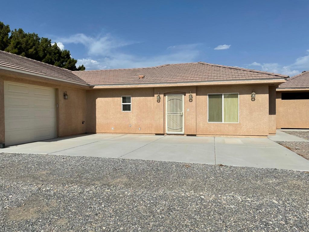 650 E Falcon St, Pahrump, NV 89048
