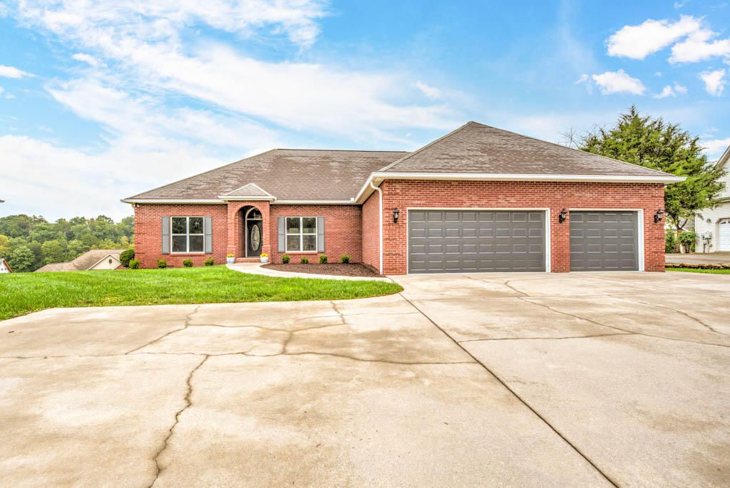 185 Oonoga Way, Loudon, TN 37774