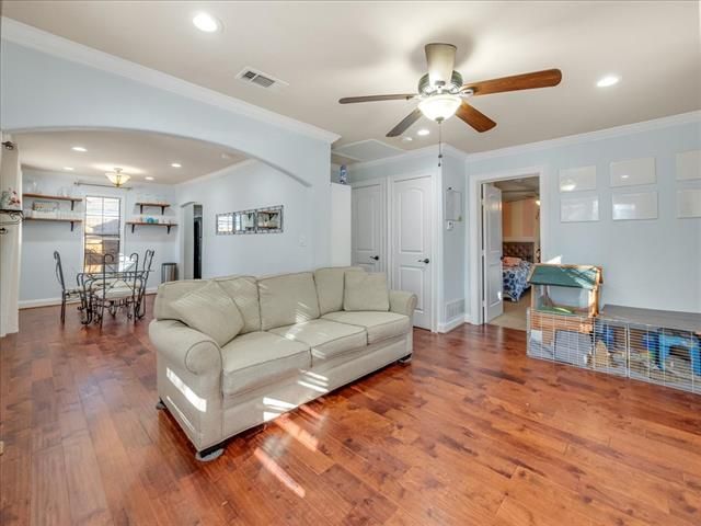 812 W Spurgeon St, Fort Worth, TX 76115