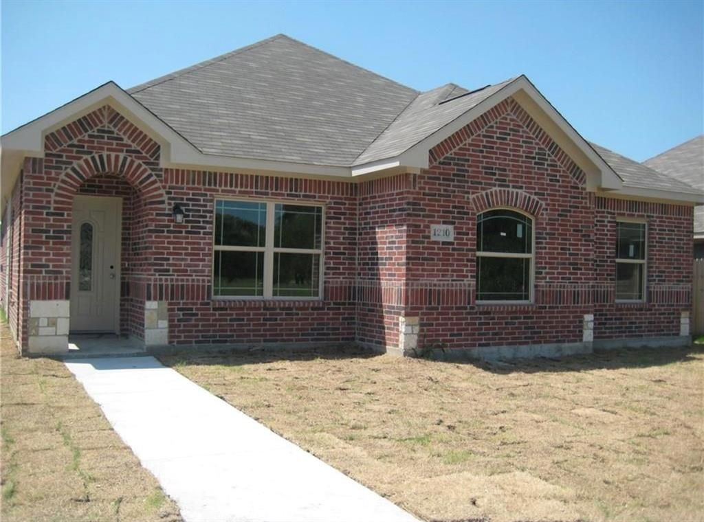 2942 Midbury Dr, Lancaster, TX 75134