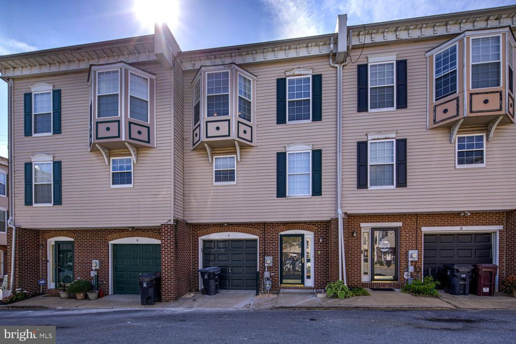 7 W McCaulley Ct, Wilmington, DE 19801