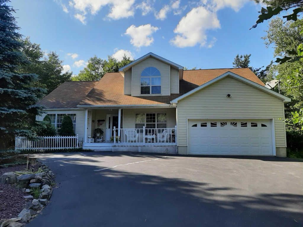 404 Clearview Dr, Long Pond, PA 18334