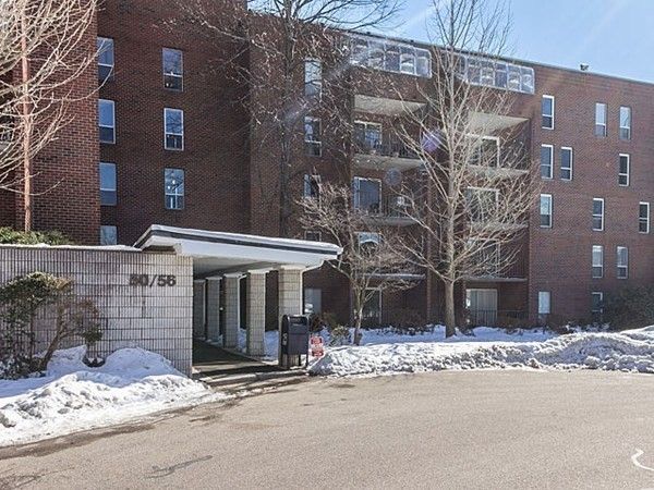 50-56 Broadlawn Park #219, Chestnut Hill, MA 02467