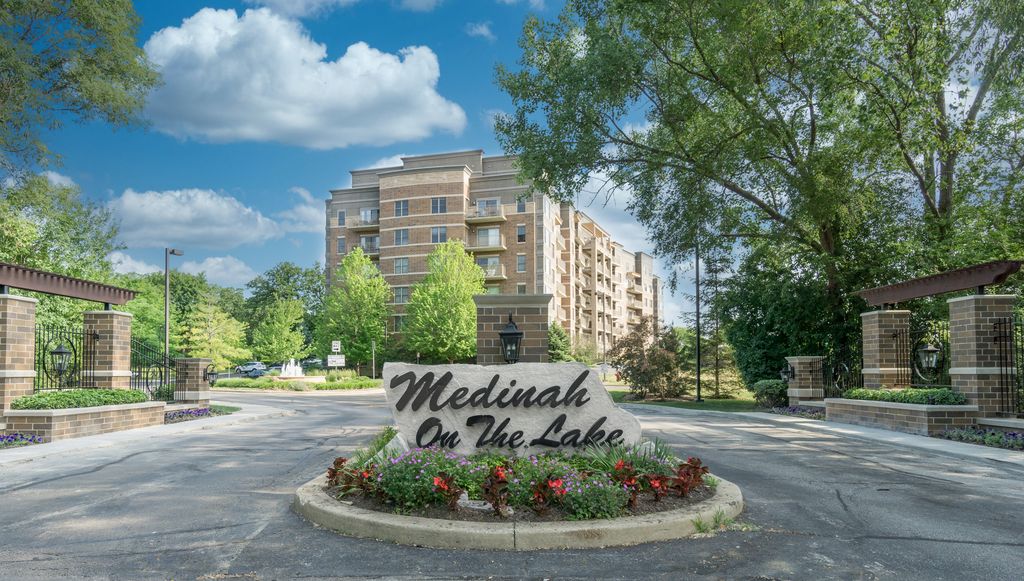 125 Lakeview Dr #309, Bloomingdale, IL 60108