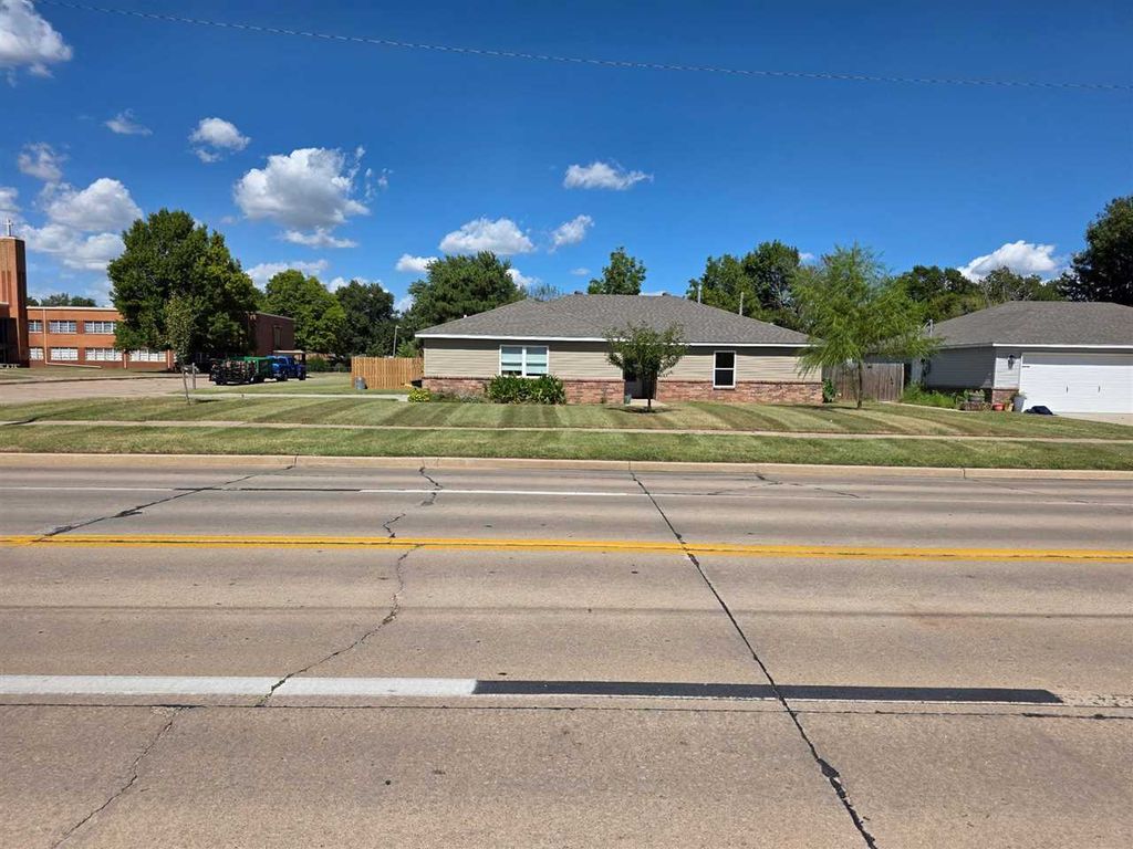 1023 W Grand Ave, Ponca City, OK 74601 MLS# 133119 Trulia