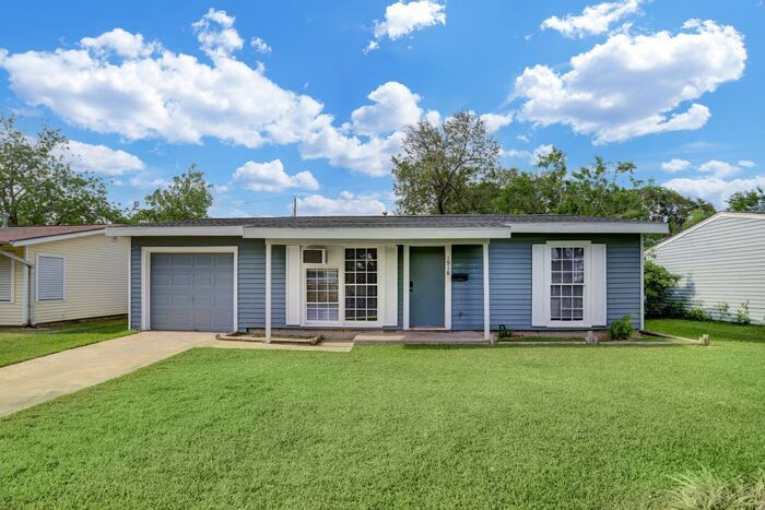 1918 1st Ave N, Texas City, TX 77590