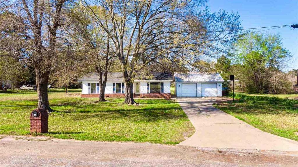 166 County Road 2162, Beckville, TX 75631